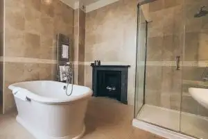 Room 1 Bathroom - Photographed by Si Medlicott