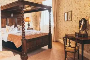 Room 7 (The Cedar Room) - Photographed by Si Medlicott